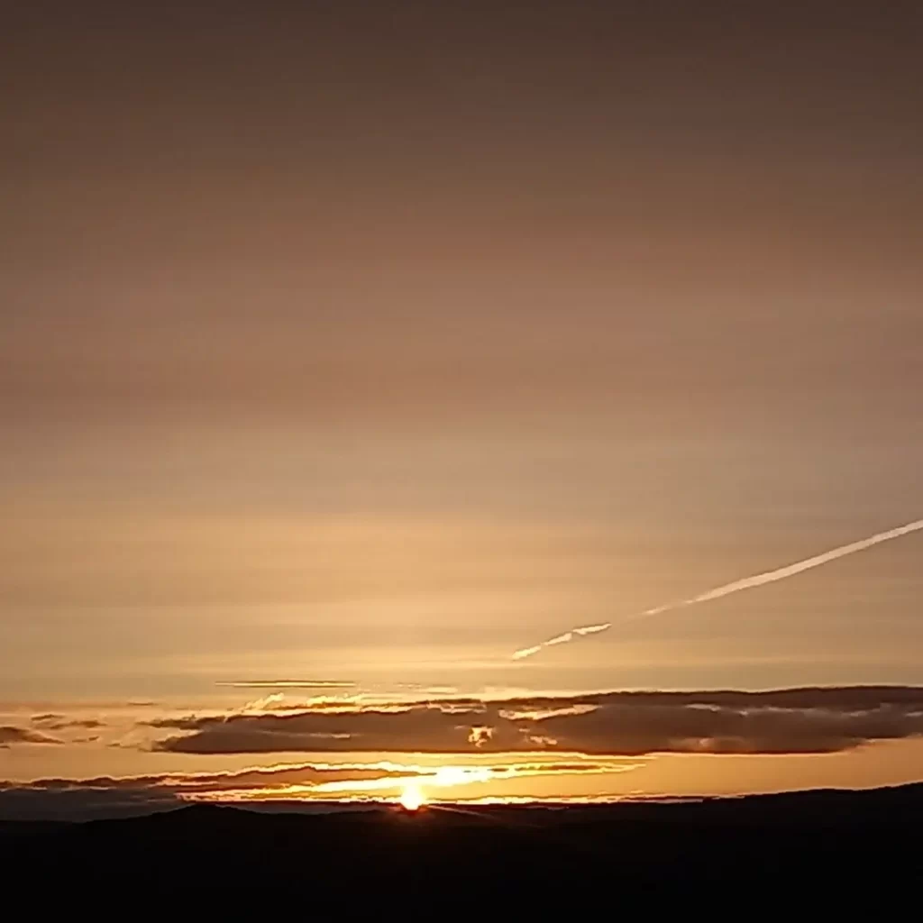 "Aurore Dorée sur l'Horizon"
