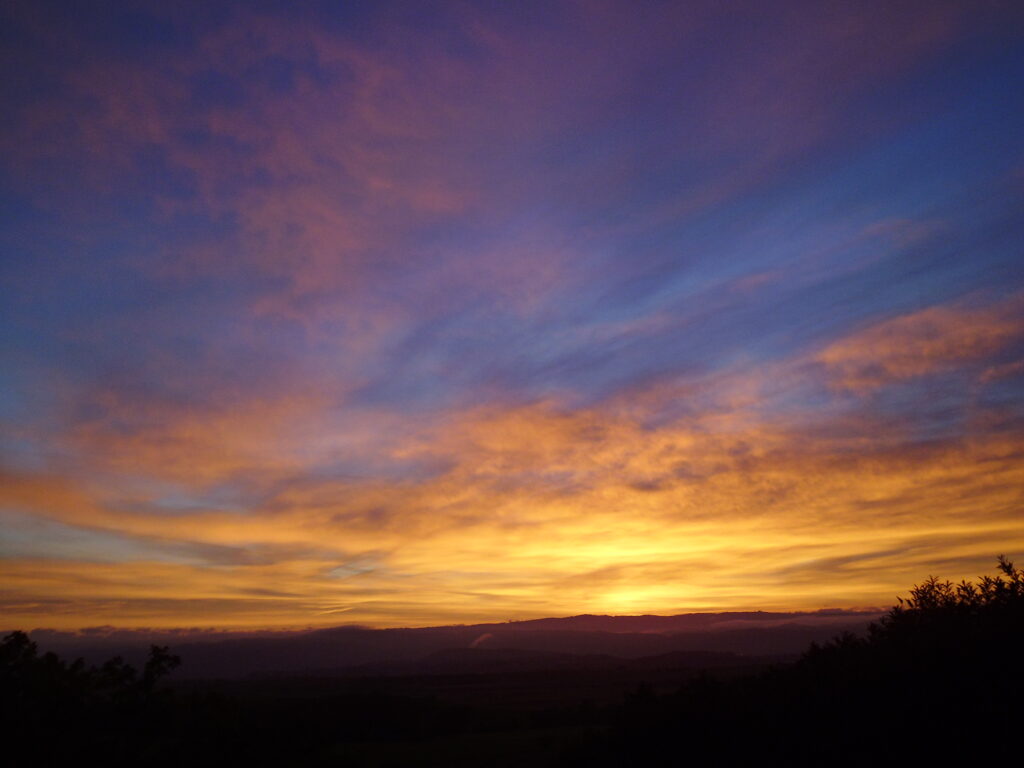 Aube aux couleurs vives